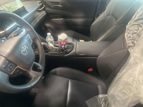 Used 2025 Toyota Crown XLE image 5