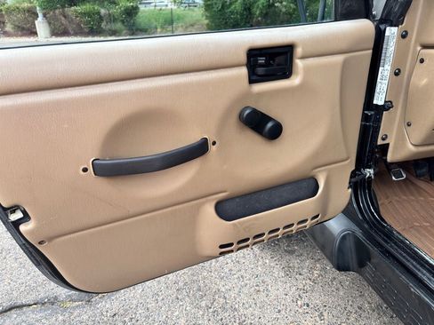 Used 2000 Jeep Wrangler Sahara AWD/4WD image 16