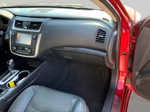 Used 2017 Nissan Altima 2.5 SL w/ 2.5 Technology Package FWD image 18