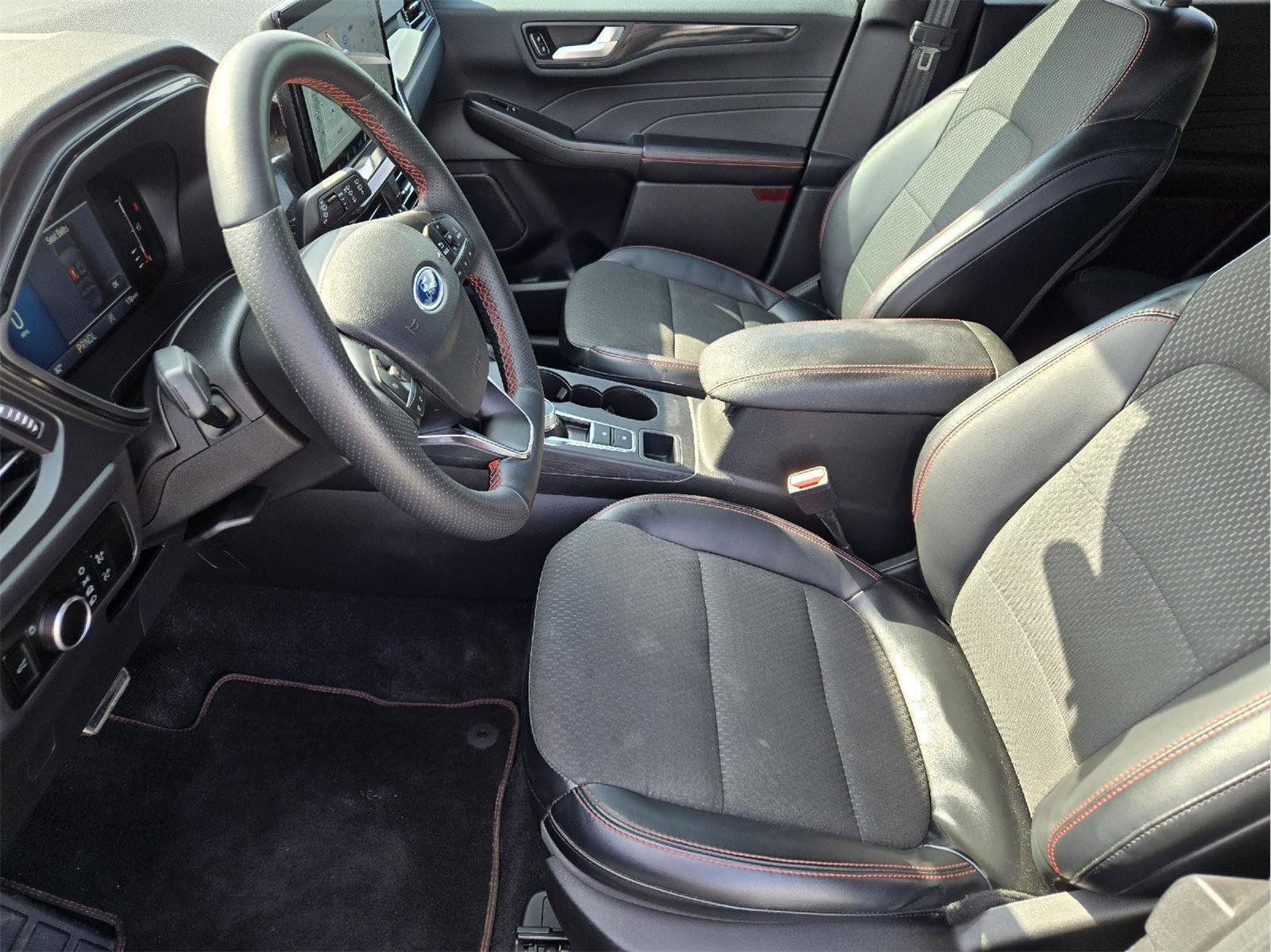 Used 2023 Ford Escape ST-Line w/ Tech Pack #1 AWD/4WD image 13