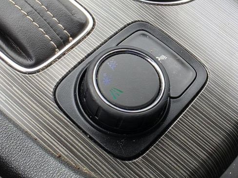 Used 2019 GMC Acadia SLT FWD image 24