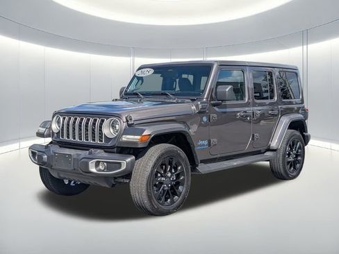Used 2025 Jeep Wrangler Unlimited Sahara image 1