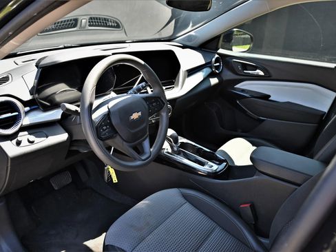 Used 2024 Chevrolet Trax LT image 19