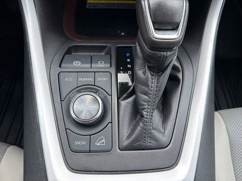 Used 2021 Toyota RAV4 Limited AWD/4WD image 32