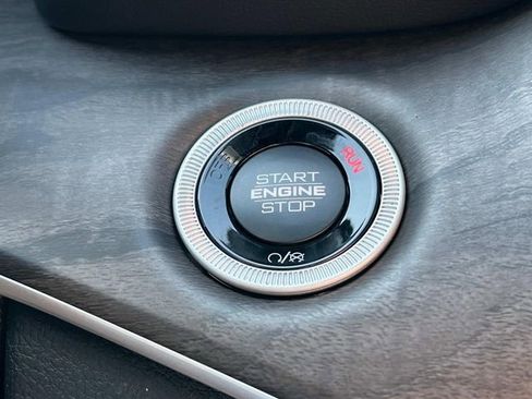 New 2025 Jeep Grand Cherokee L Limited w/ Luxury Tech Group II image 30