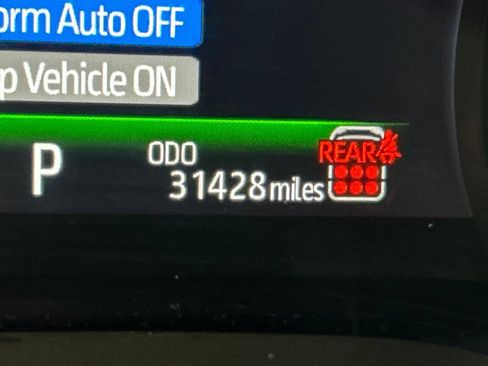 Used 2025 Toyota Sienna XLE FWD image 50