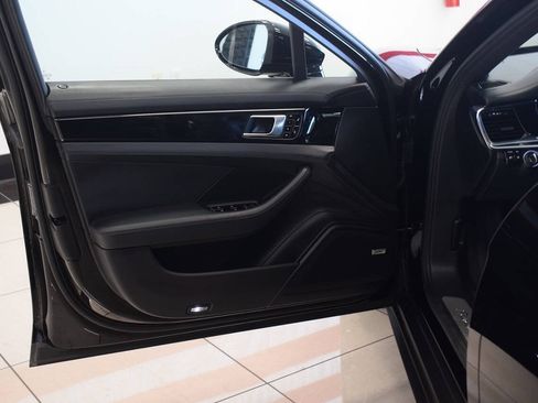 Used 2018 Porsche Panamera 4 AWD/4WD image 44