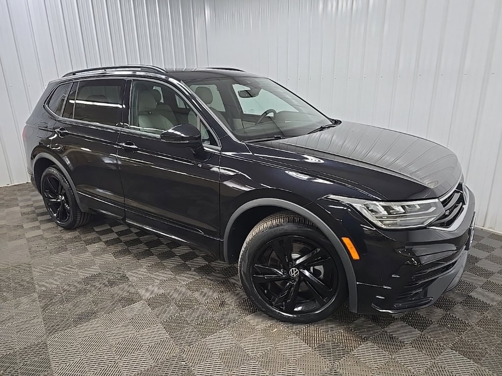 Used 2023 Volkswagen Tiguan SE R-Line AWD/4WD image 7