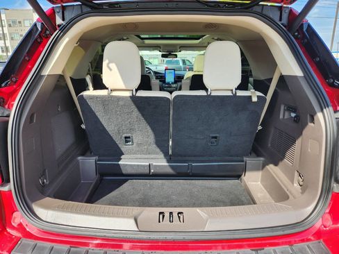 Used 2020 Ford Explorer Platinum w/ Premium Technology Package AWD/4WD image 32
