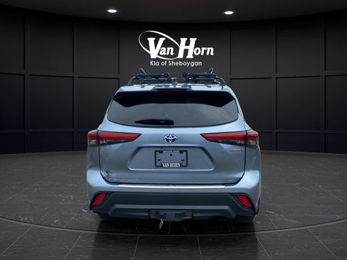 Used 2022 Toyota Highlander LE AWD/4WD image 6
