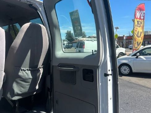 Used 2009 Ford E-350 and Econoline 350 XLT RWD image 24