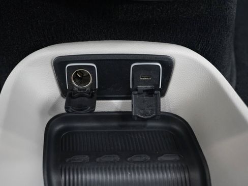 Used 2018 Chrysler Pacifica Touring Plus w/ Tire & Wheel Group FWD image 24