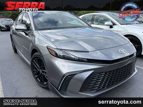 Used 2025 Toyota Camry SE w/ Convenience Package FWD image 1