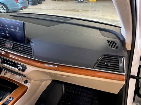 Used 2023 Audi Q5 Premium w/ Convenience Package image 17