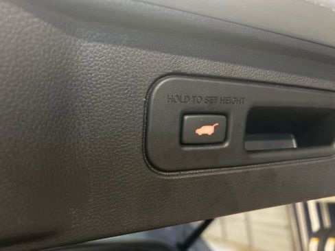 Used 2025 Honda Pilot TrailSport image 32