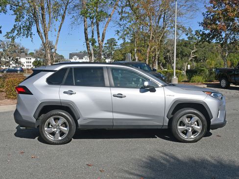 Used 2020 Toyota RAV4 Limited image 5