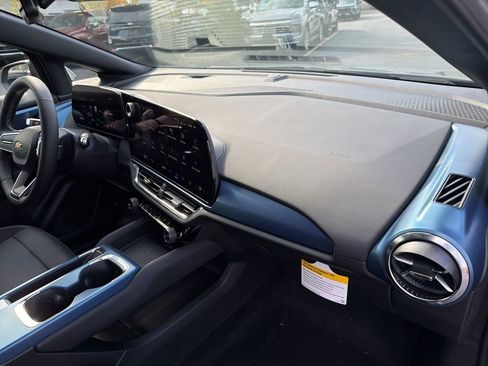 New 2026 Chevrolet Equinox EV LT image 21