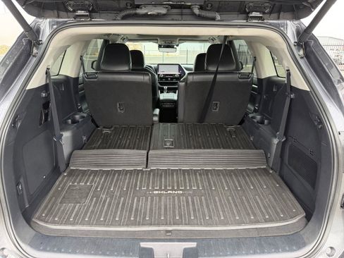 Used 2024 Toyota Highlander Platinum image 25