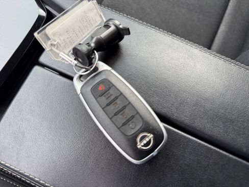 Used 2025 Nissan Rogue SV FWD image 27