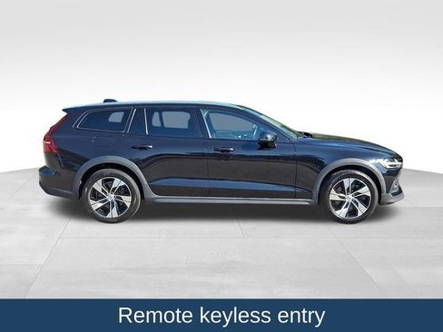 Used 2021 Volvo V60 T5 Cross Country AWD/4WD image 9