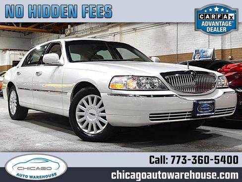 Used 2005 Lincoln Town Car Signature Limited RWD image 1