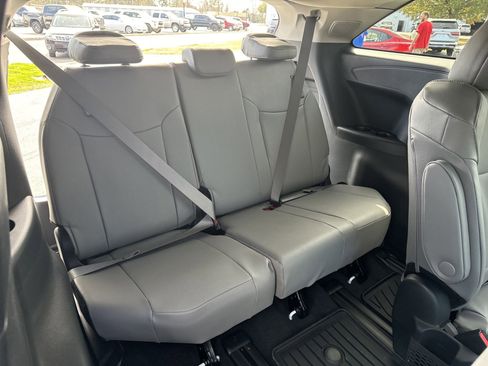 New 2025 Toyota Sienna XLE image 33