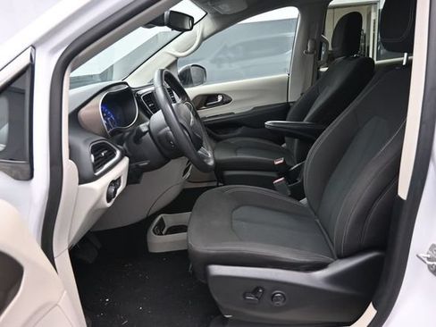 Used 2024 Chrysler Voyager LX FWD image 30
