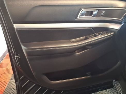 Used 2016 Ford Explorer XLT w/ Equipment Group 202A AWD/4WD image 19