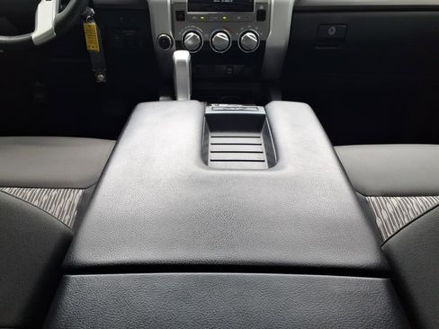 Used 2018 Toyota Tundra SR5 w/ SR5 Upgrade Package AWD/4WD image 18