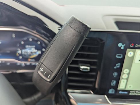 Used 2024 Chevrolet Silverado 2500 LTZ w/ LTZ Convenience Package image 17