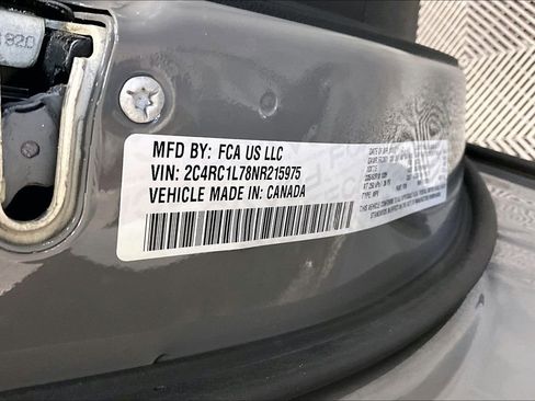 Used 2022 Chrysler Pacifica Touring-L w/ S Appearance Package FWD image 32
