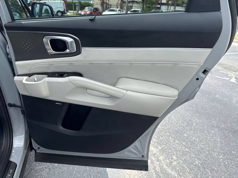 Used 2023 Kia Sorento SX AWD/4WD image 19
