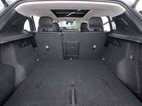 Certified 2025 Volvo XC40 B5 Plus image 28