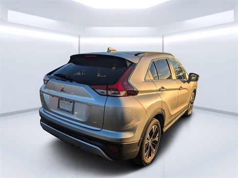 Used 2022 Mitsubishi Eclipse Cross SE image 3