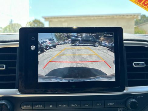 Used 2022 Hyundai Venue Limited image 16