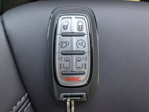 New 2026 Chrysler Pacifica Select FWD image 31