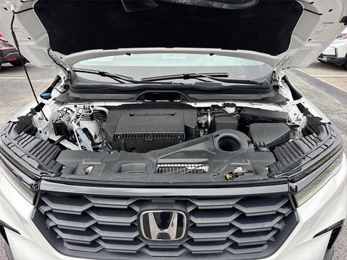 Certified 2025 Honda Pilot Sport image 34
