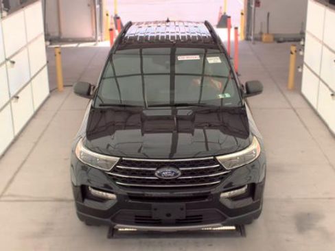 Used 2020 Ford Explorer XLT w/ Equipment Group 202A AWD/4WD image 2