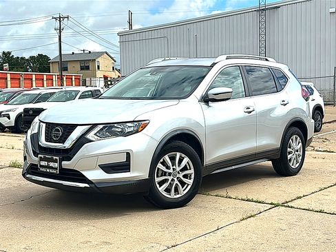 Used 2020 Nissan Rogue SV FWD image 2