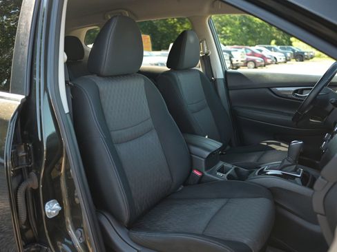Used 2017 Nissan Rogue SV AWD/4WD image 48