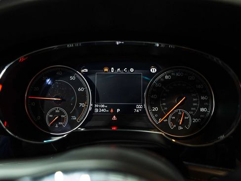 Used 2019 Bentley Bentayga AWD/4WD image 41