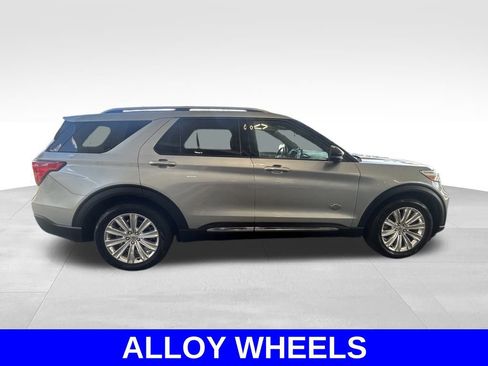 Used 2022 Ford Explorer King Ranch image 3