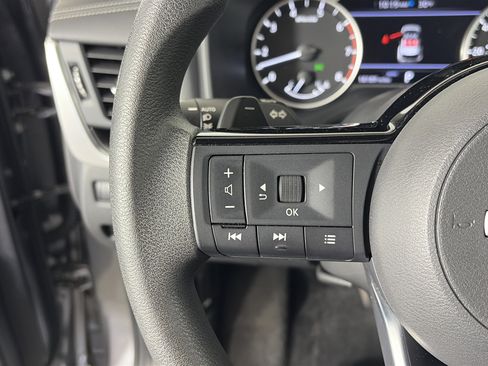 Used 2023 Nissan Rogue SV image 26