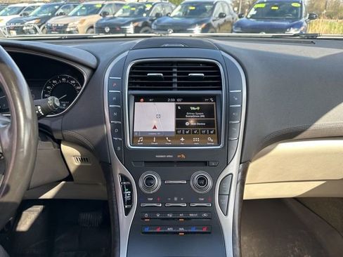 Used 2017 Lincoln MKX Reserve image 27