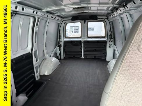 Used 2019 Chevrolet Express 3500 w/ Driver Convenience Package RWD image 28