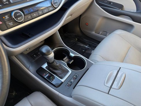 Used 2019 Toyota Highlander Limited image 13