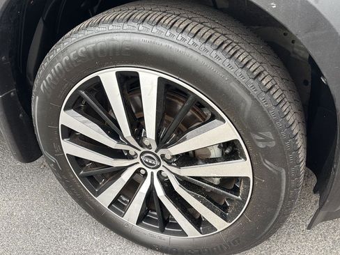 Used 2023 Nissan Pathfinder Platinum image 10