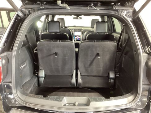 Used 2018 Ford Explorer Limited w/ Equipment Group 301A AWD/4WD image 34