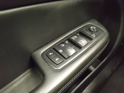Used 2016 Chrysler 200 S w/ Navigation & Sound Group I FWD image 27