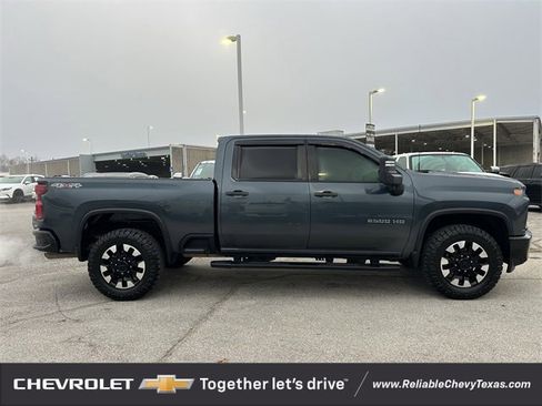 Used 2020 Chevrolet Silverado 2500 Custom w/ Custom Value Package image 3